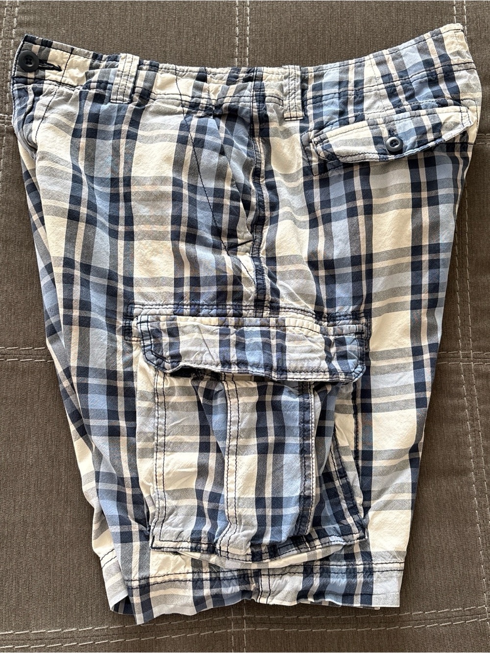 St. John's Bay man’s Navy and White Plaid Cargo Shorts. 34 - Picture 7 of 8